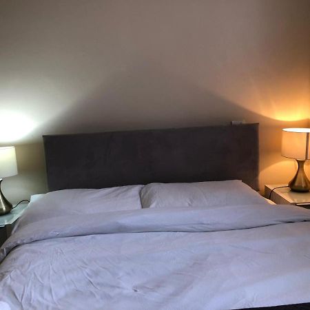 Entire Flat Very Comfortable 1 Bedroom Londra Esterno foto