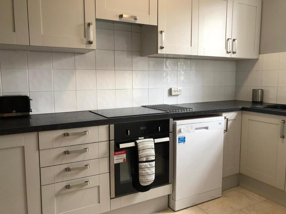 Entire Flat Very Comfortable 1 Bedroom Londra Esterno foto