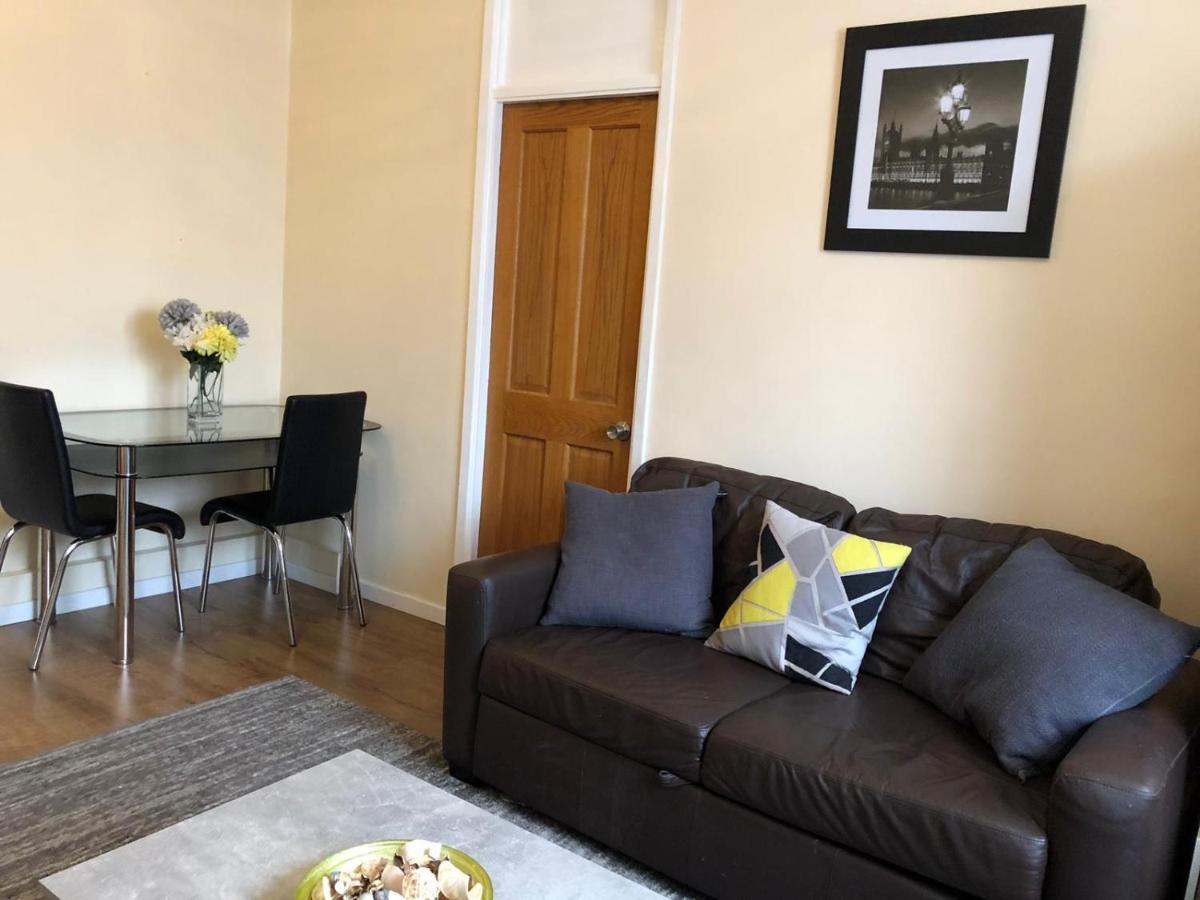 Entire Flat Very Comfortable 1 Bedroom Londra Esterno foto